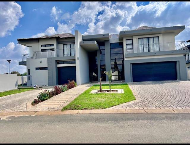 8 BEDROOM HOUSE FOR SALE IN SAVANNAH COUNTRY ESTATE